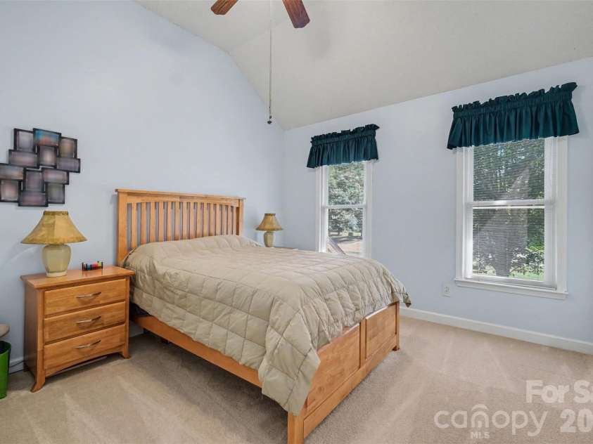 10010 Drawbridge Drive, Charlotte, NC 28215.  MLS# CAR4404404, YatesRealty ID 37288. 