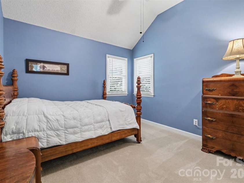 10010 Drawbridge Drive, Charlotte, NC 28215.  MLS# CAR4404404, YatesRealty ID 37288. 