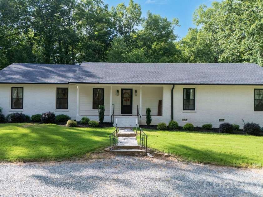 215 Ridgewood Drive, Monroe, NC 28112.  MLS# CAR4401158, YatesRealty ID 37289. 