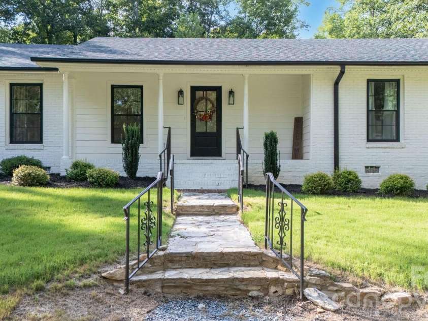 215 Ridgewood Drive, Monroe, NC 28112.  MLS# CAR4401158, YatesRealty ID 37289. 