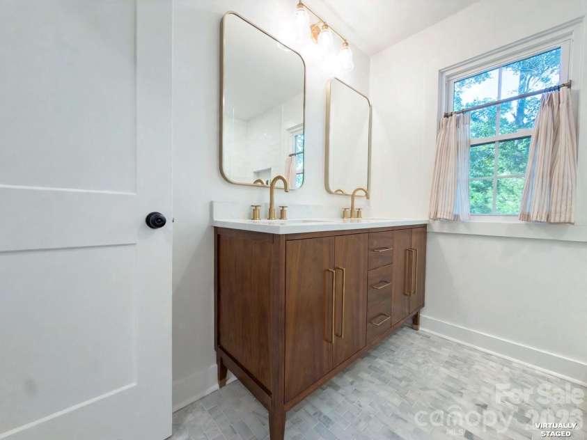 215 Ridgewood Drive, Monroe, NC 28112.  MLS# CAR4401158, YatesRealty ID 37289. 