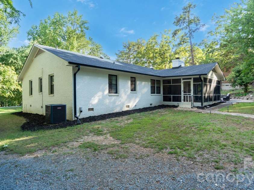 215 Ridgewood Drive, Monroe, NC 28112.  MLS# CAR4401158, YatesRealty ID 37289. 