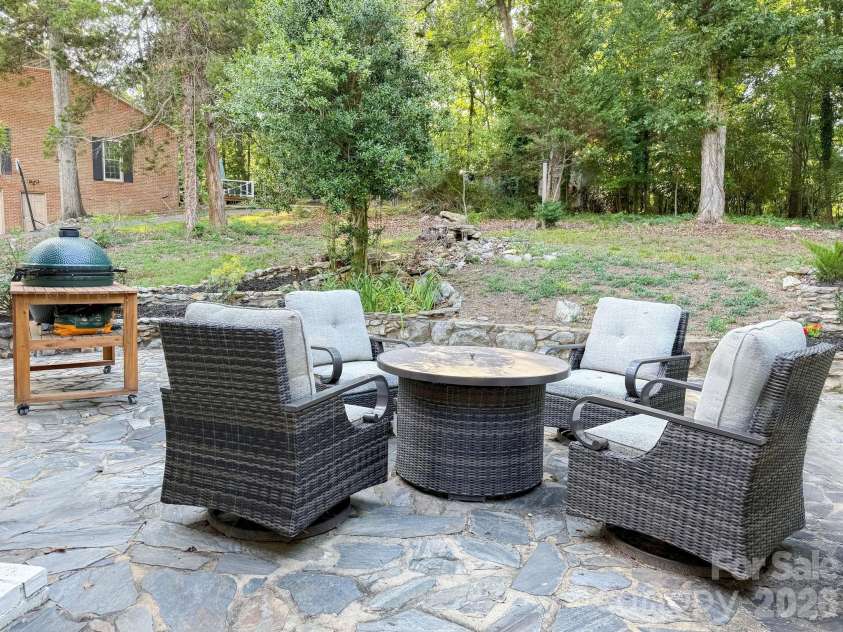 215 Ridgewood Drive, Monroe, NC 28112.  MLS# CAR4401158, YatesRealty ID 37289. 