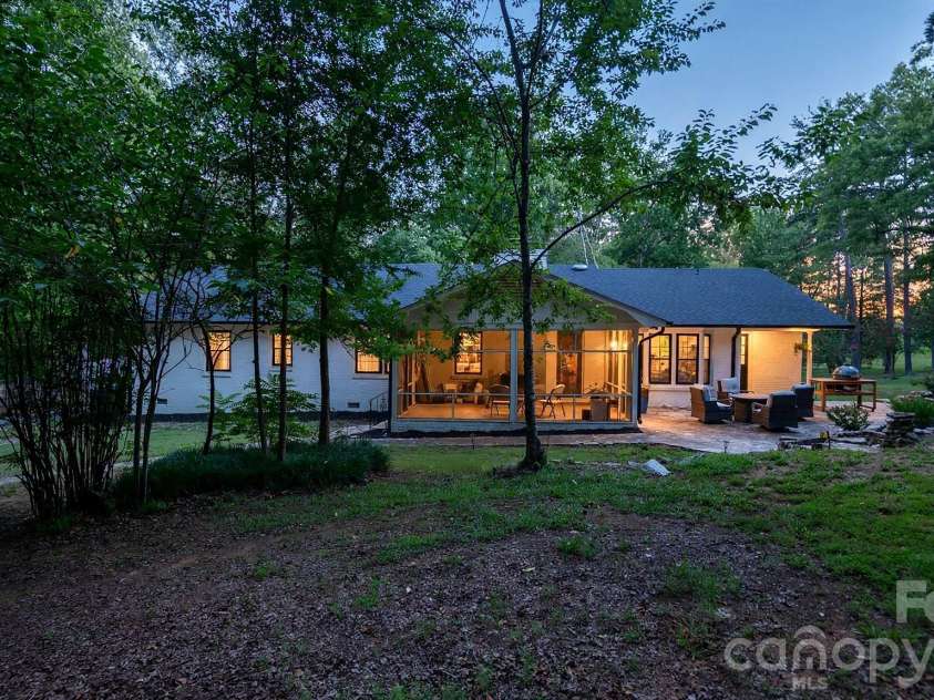 215 Ridgewood Drive, Monroe, NC 28112.  MLS# CAR4401158, YatesRealty ID 37289. 