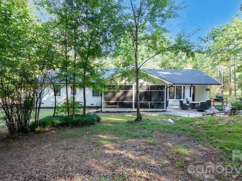 215 Ridgewood Drive, Monroe, NC 28112.  MLS# CAR4401158, YatesRealty ID 37289. 