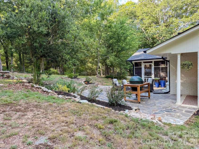 215 Ridgewood Drive, Monroe, NC 28112.  MLS# CAR4401158, YatesRealty ID 37289. 