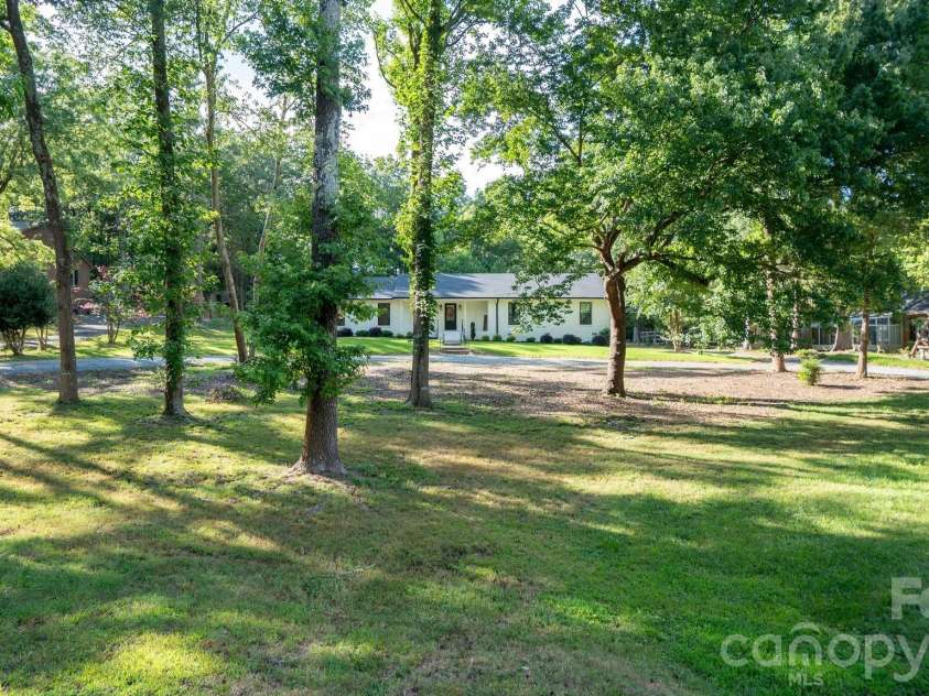 215 Ridgewood Drive, Monroe, NC 28112.  MLS# CAR4401158, YatesRealty ID 37289. 