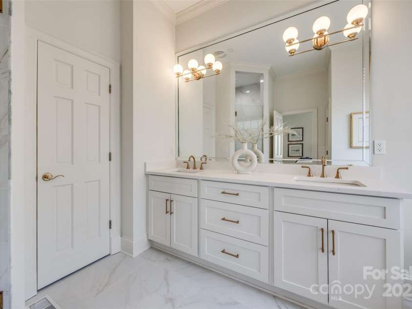 2622 Sheffield Crescent Court, Charlotte, NC 28226.  MLS# CAR4234742, YatesRealty ID 3729. 
