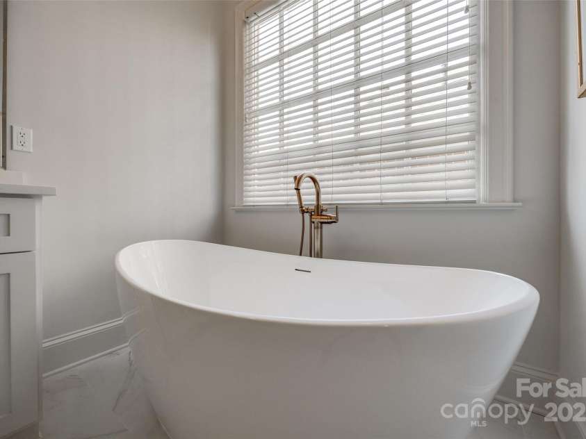 2622 Sheffield Crescent Court, Charlotte, NC 28226.  MLS# CAR4234742, YatesRealty ID 3729. 