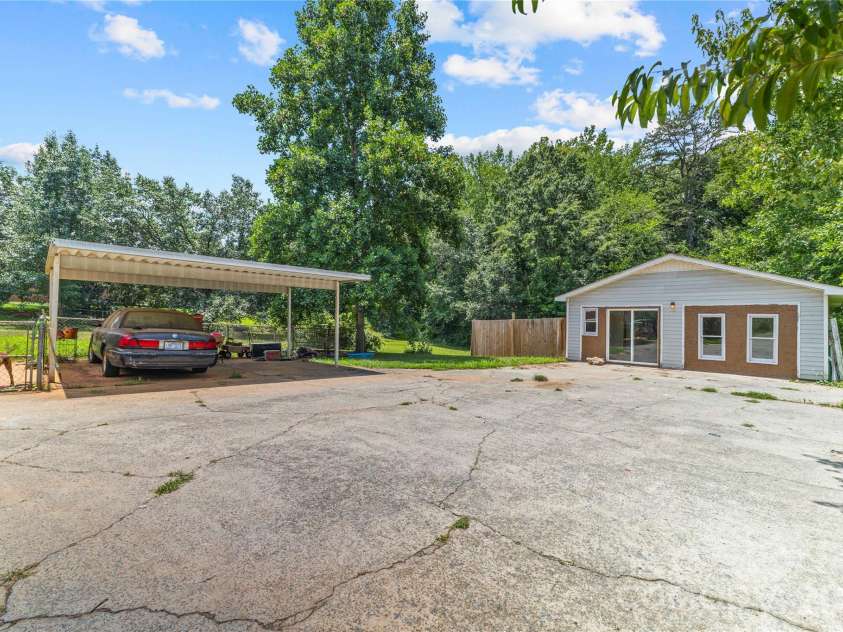 3304 Griffith Road, Monroe, NC 28112.  MLS# CAR4396831, YatesRealty ID 37290. 