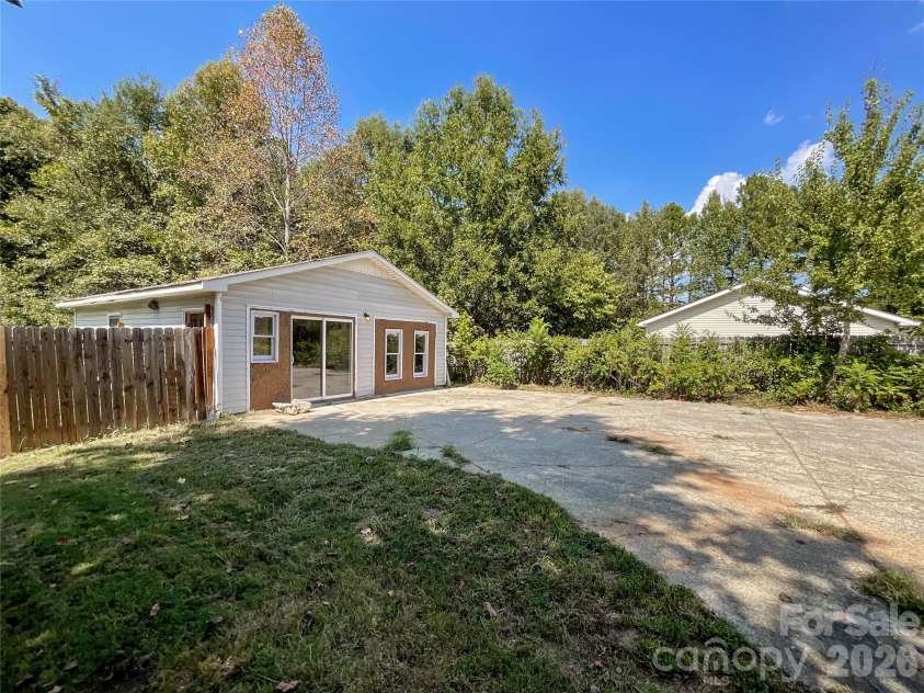 3304 Griffith Road, Monroe, NC 28112.  MLS# CAR4424980, YatesRealty ID 37290. 
