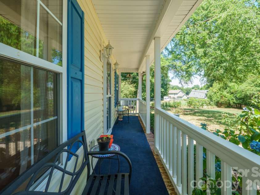 6421 Whitewater Drive, Charlotte, NC 28214.  MLS# CAR4399333, YatesRealty ID 37292. 