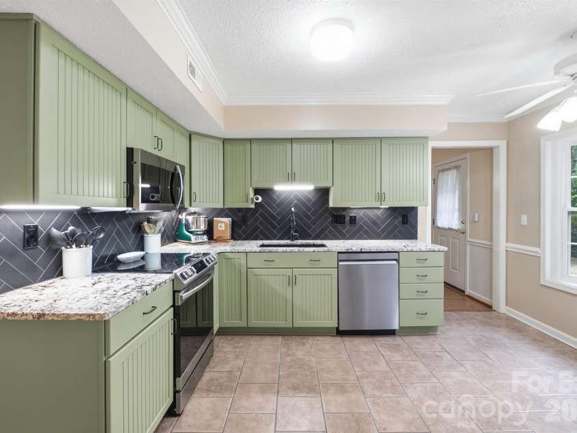 6421 Whitewater Drive, Charlotte, NC 28214.  MLS# CAR4399333, YatesRealty ID 37292. 