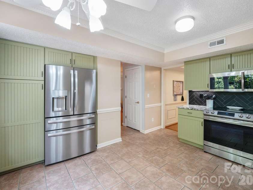 6421 Whitewater Drive, Charlotte, NC 28214.  MLS# CAR4399333, YatesRealty ID 37292. 