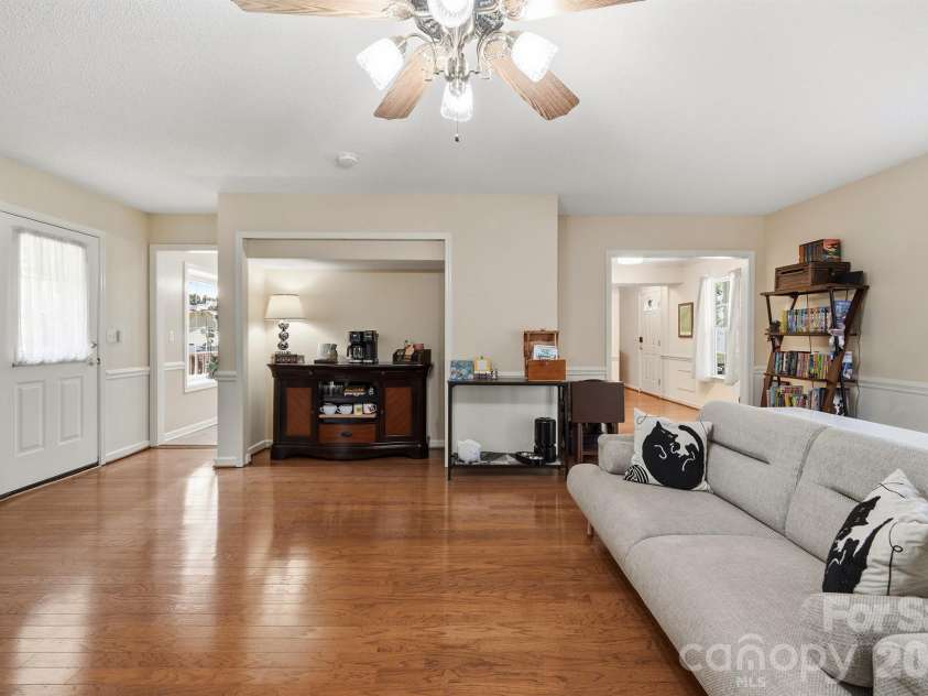 6421 Whitewater Drive, Charlotte, NC 28214.  MLS# CAR4399333, YatesRealty ID 37292. 