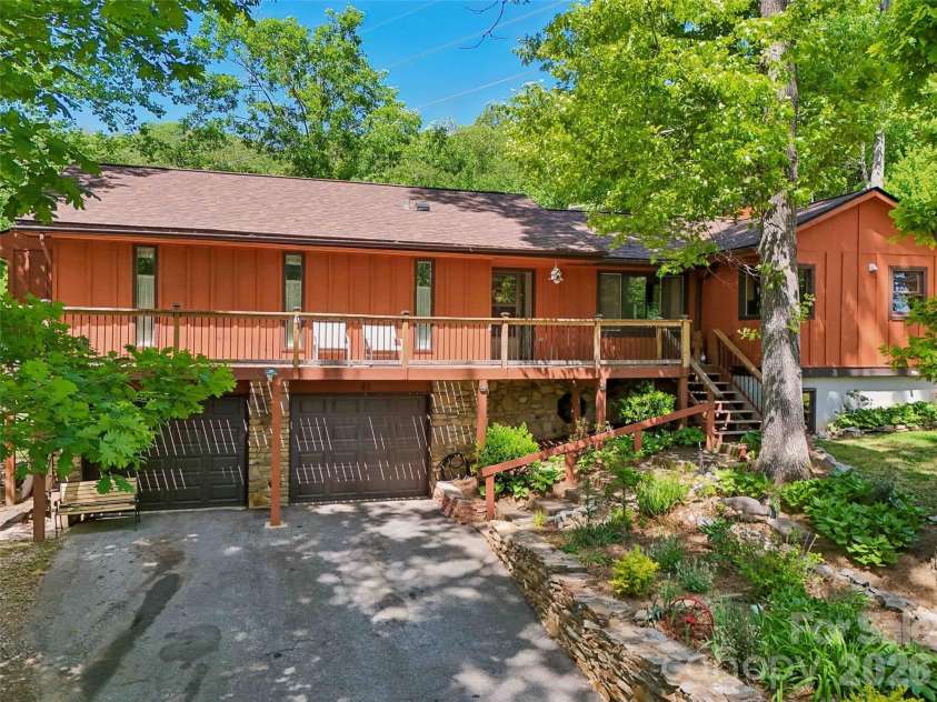 41 Saint Andrews Road, Arden, NC 28704.  MLS# CAR4377125, YatesRealty ID 37293. 