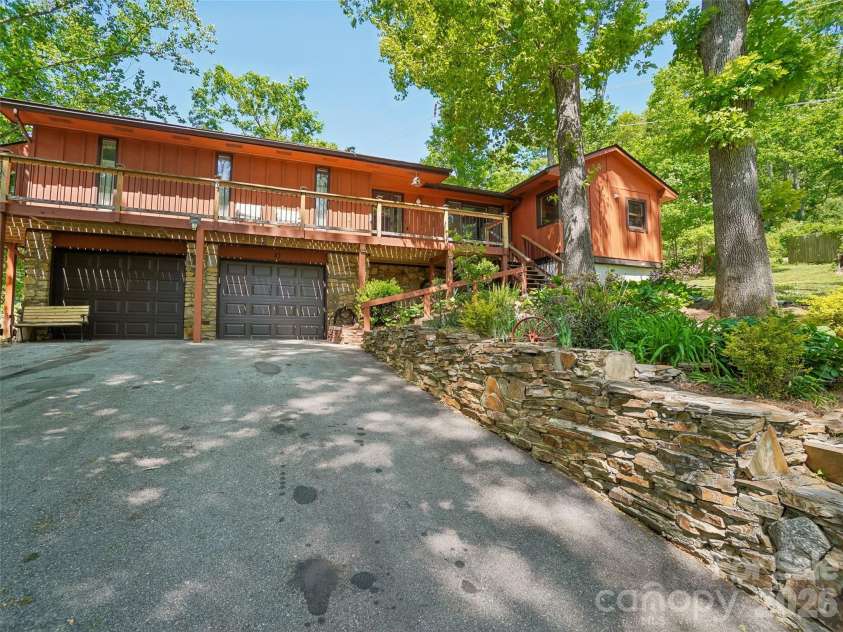 41 Saint Andrews Road, Arden, NC 28704.  MLS# CAR4377125, YatesRealty ID 37293. 