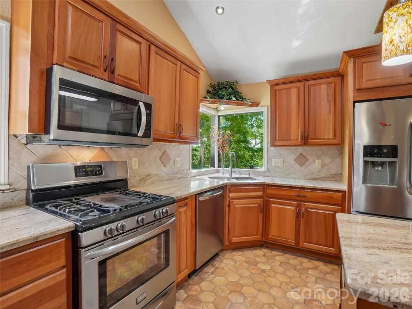 41 Saint Andrews Road, Arden, NC 28704.  MLS# CAR4377125, YatesRealty ID 37293. 