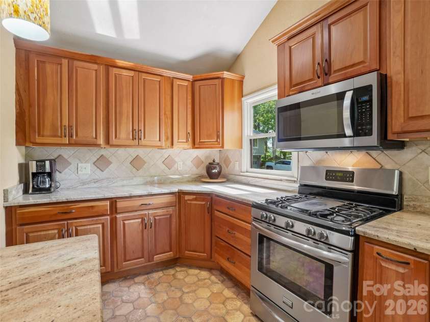 41 Saint Andrews Road, Arden, NC 28704.  MLS# CAR4377125, YatesRealty ID 37293. 