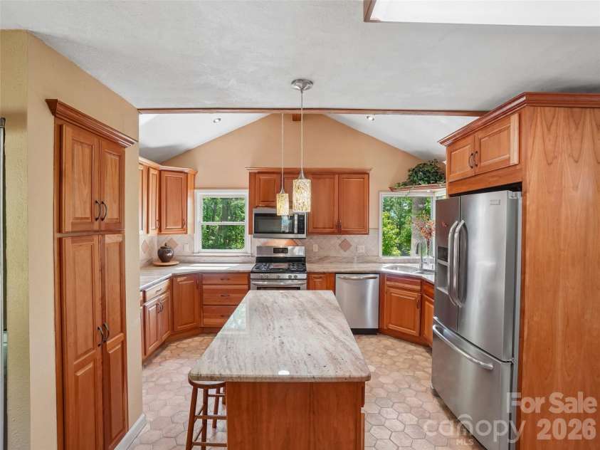 41 Saint Andrews Road, Arden, NC 28704.  MLS# CAR4377125, YatesRealty ID 37293. 