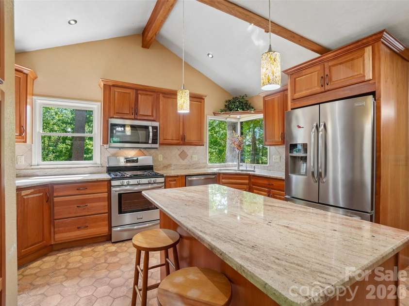 41 Saint Andrews Road, Arden, NC 28704.  MLS# CAR4377125, YatesRealty ID 37293. 