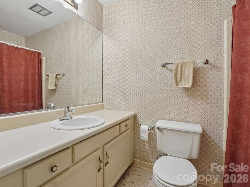 41 Saint Andrews Road, Arden, NC 28704.  MLS# CAR4377125, YatesRealty ID 37293. 