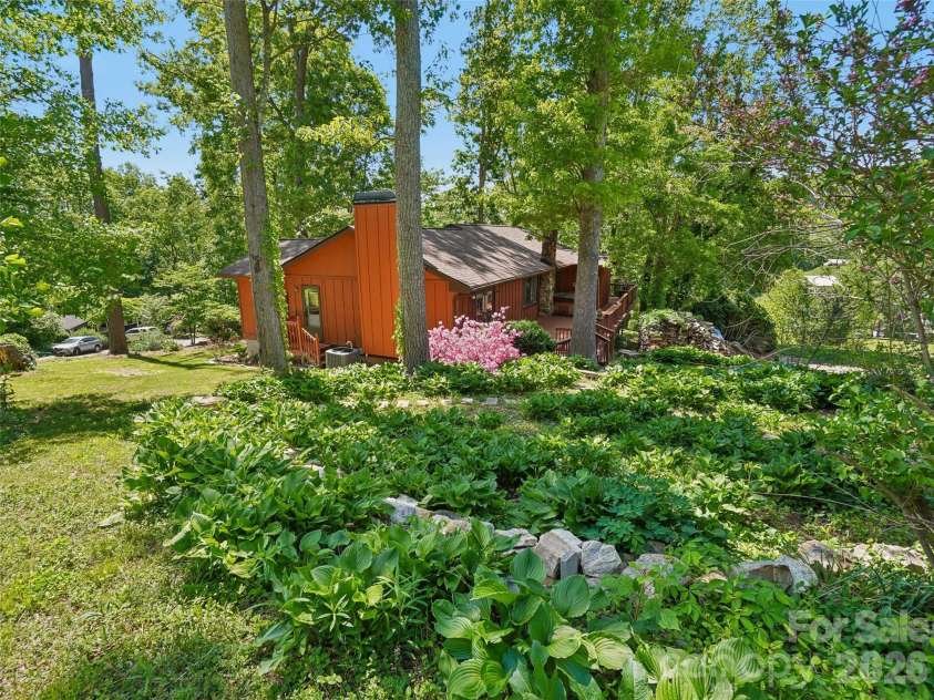 41 Saint Andrews Road, Arden, NC 28704.  MLS# CAR4377125, YatesRealty ID 37293. 