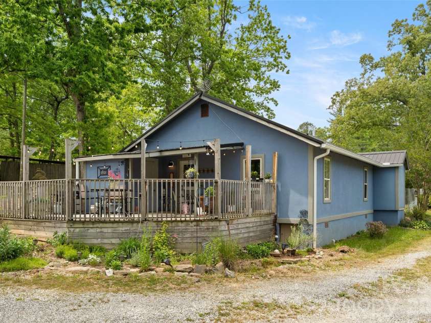28 Cathys Cove Road, Hendersonville, NC 28792.  MLS# CAR4378110, YatesRealty ID 37295. 