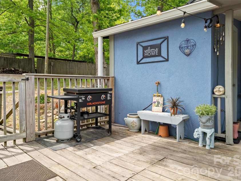 28 Cathys Cove Road, Hendersonville, NC 28792.  MLS# CAR4378110, YatesRealty ID 37295. 