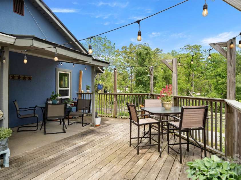 28 Cathys Cove Road, Hendersonville, NC 28792.  MLS# CAR4378110, YatesRealty ID 37295. 