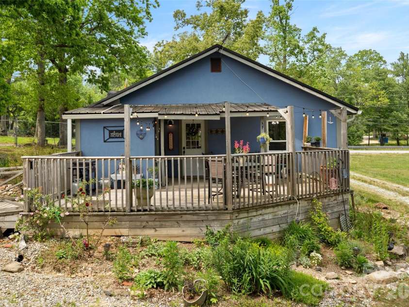 28 Cathys Cove Road, Hendersonville, NC 28792.  MLS# CAR4378110, YatesRealty ID 37295. 