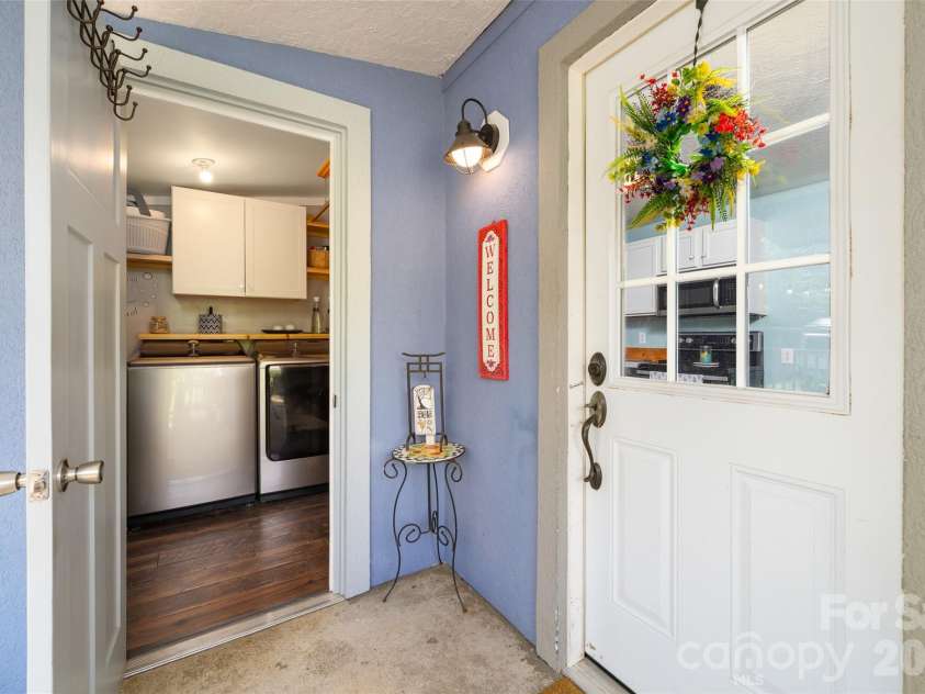 28 Cathys Cove Road, Hendersonville, NC 28792.  MLS# CAR4378110, YatesRealty ID 37295. 