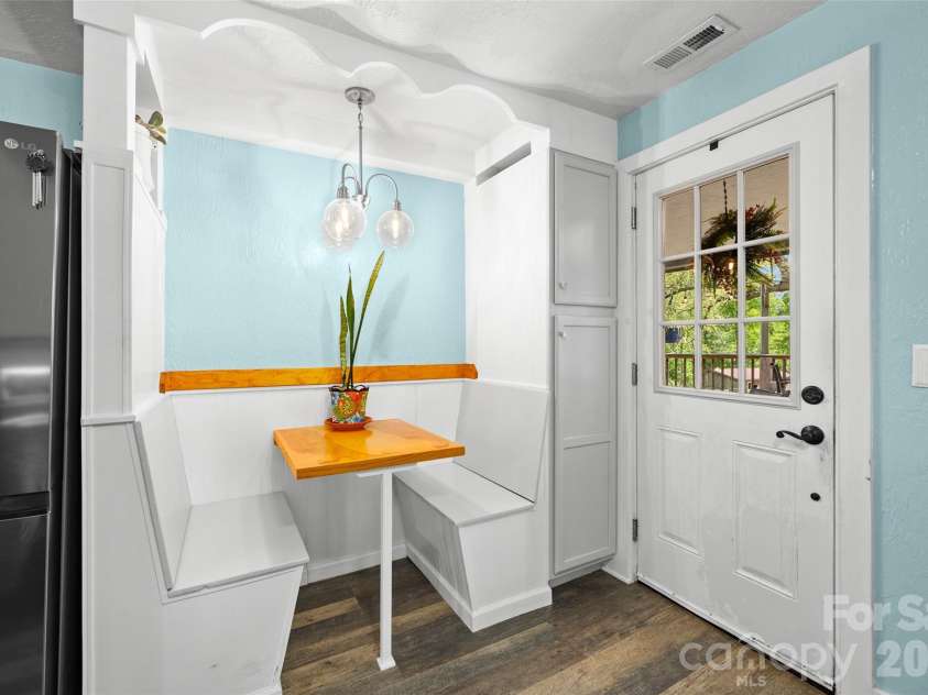 28 Cathys Cove Road, Hendersonville, NC 28792.  MLS# CAR4378110, YatesRealty ID 37295. 
