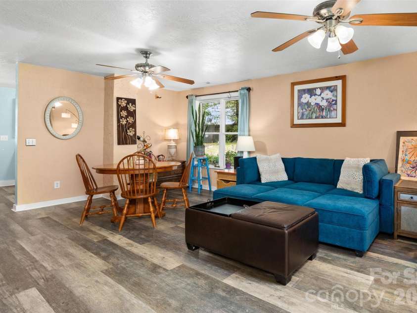 28 Cathys Cove Road, Hendersonville, NC 28792.  MLS# CAR4378110, YatesRealty ID 37295. 