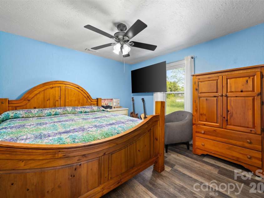 28 Cathys Cove Road, Hendersonville, NC 28792.  MLS# CAR4378110, YatesRealty ID 37295. 