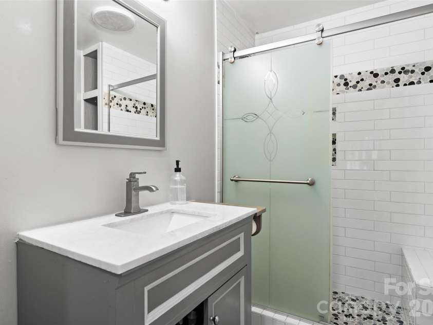 28 Cathys Cove Road, Hendersonville, NC 28792.  MLS# CAR4378110, YatesRealty ID 37295. 