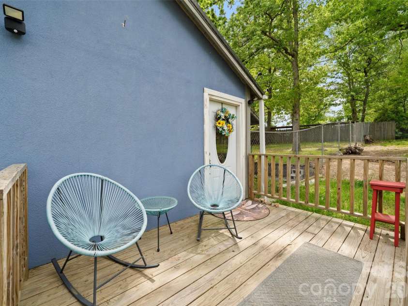 28 Cathys Cove Road, Hendersonville, NC 28792.  MLS# CAR4378110, YatesRealty ID 37295. 