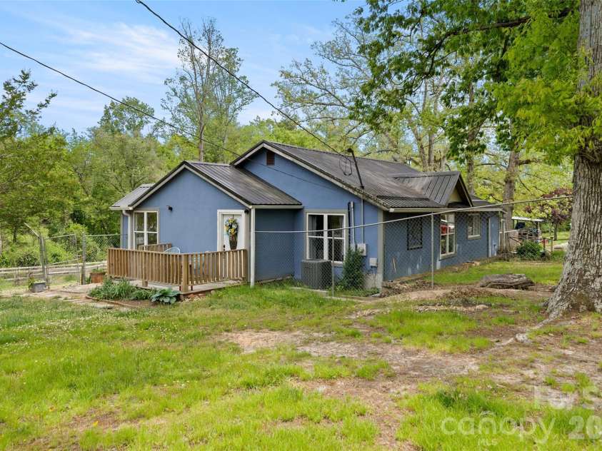 28 Cathys Cove Road, Hendersonville, NC 28792.  MLS# CAR4378110, YatesRealty ID 37295. 