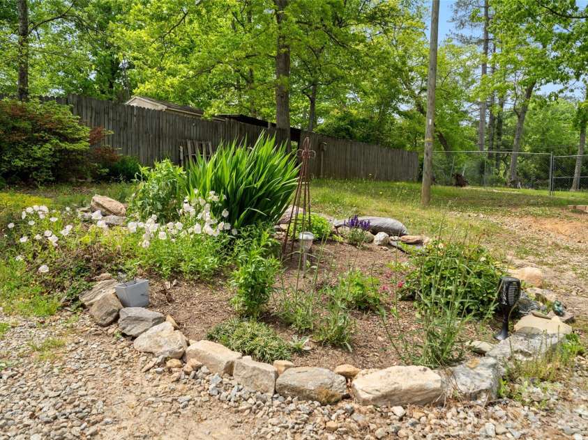 28 Cathys Cove Road, Hendersonville, NC 28792.  MLS# CAR4378110, YatesRealty ID 37295. 
