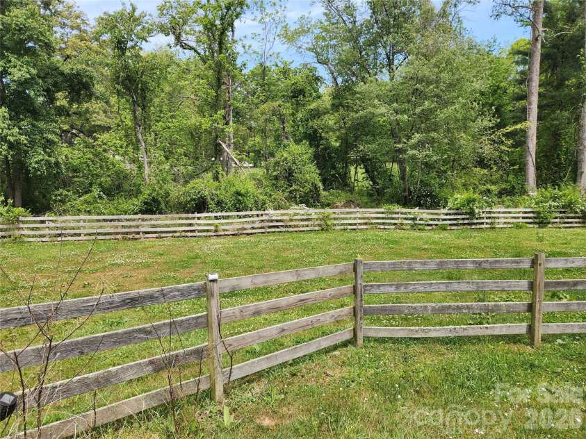 28 Cathys Cove Road, Hendersonville, NC 28792.  MLS# CAR4378110, YatesRealty ID 37295. 