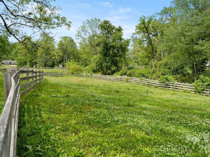 28 Cathys Cove Road, Hendersonville, NC 28792.  MLS# CAR4378110, YatesRealty ID 37295. 