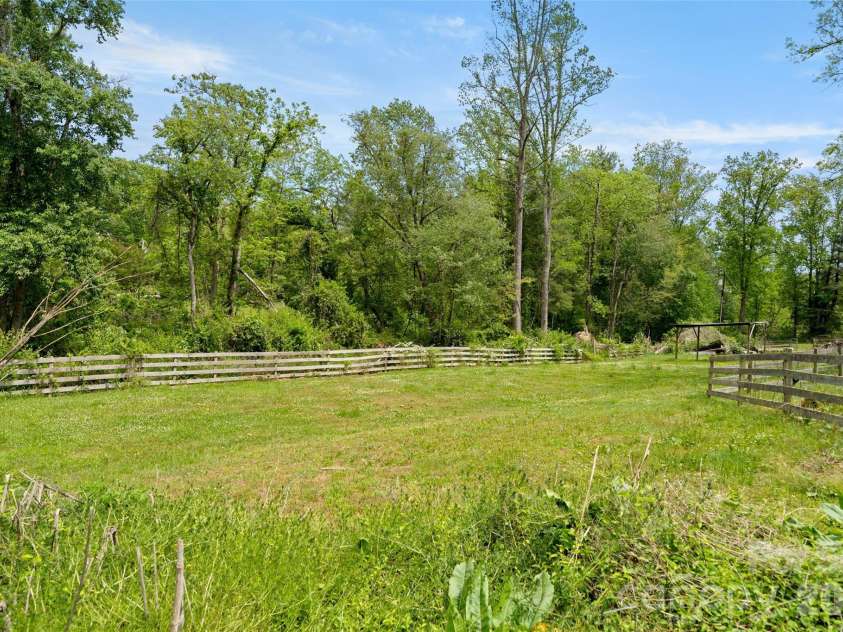 28 Cathys Cove Road, Hendersonville, NC 28792.  MLS# CAR4378110, YatesRealty ID 37295. 