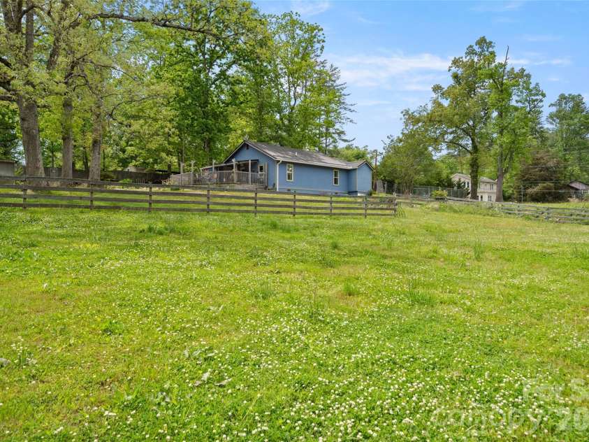 28 Cathys Cove Road, Hendersonville, NC 28792.  MLS# CAR4378110, YatesRealty ID 37295. 