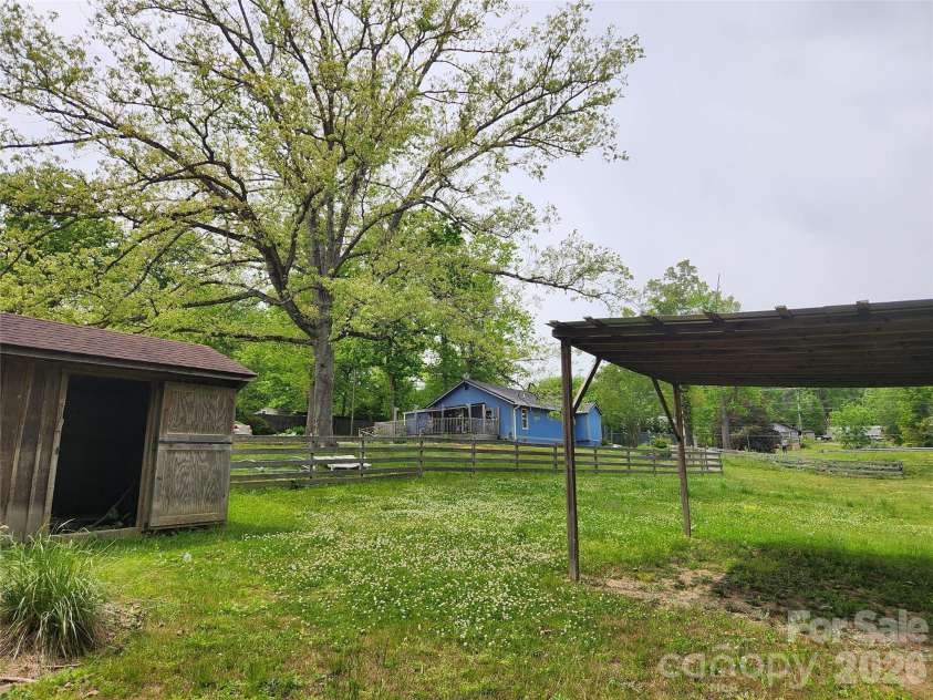 28 Cathys Cove Road, Hendersonville, NC 28792.  MLS# CAR4378110, YatesRealty ID 37295. 