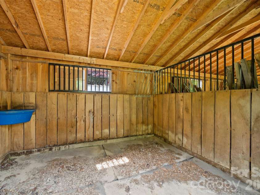 28 Cathys Cove Road, Hendersonville, NC 28792.  MLS# CAR4378110, YatesRealty ID 37295. 