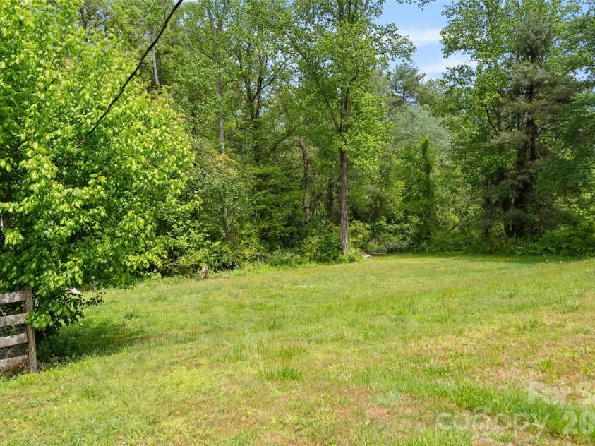 28 Cathys Cove Road, Hendersonville, NC 28792.  MLS# CAR4378110, YatesRealty ID 37295. 