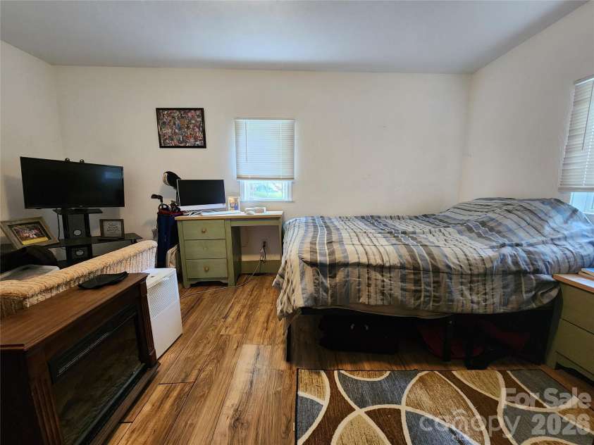 28 Cathys Cove Road, Hendersonville, NC 28792.  MLS# CAR4378110, YatesRealty ID 37295. 