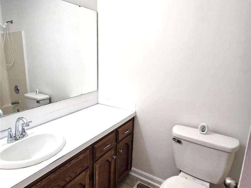 1926 Pinevalley Road, Rock Hill, SC 29732.  MLS# CAR4401771, YatesRealty ID 37296. Main Bathroom with Shower/Tub combo