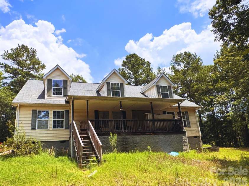 226 Washington Street, Great Falls, SC 29055.  MLS# CAR4401555, YatesRealty ID 37297. 