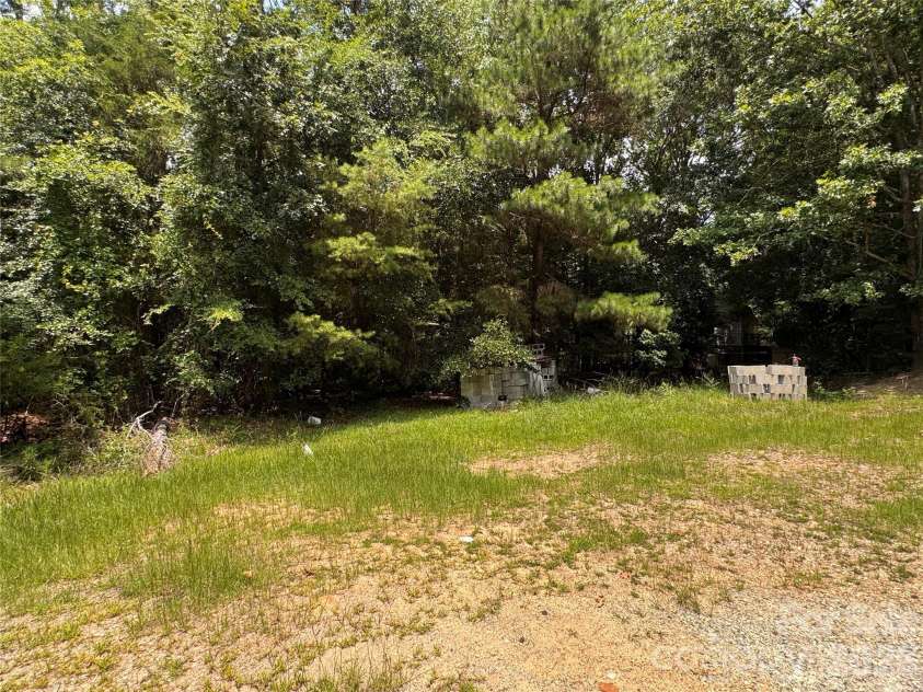 226 Washington Street, Great Falls, SC 29055.  MLS# CAR4401555, YatesRealty ID 37297. 